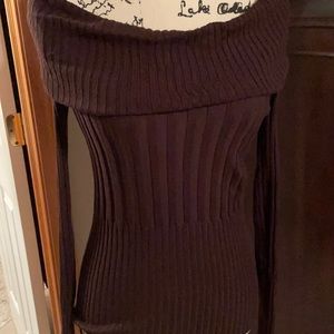 Slim knit off the shoulder top